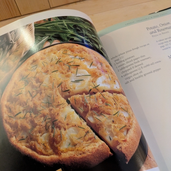 Williams Sonoma Kitchen Library Pizza Cookbook - Picture 5 of 6